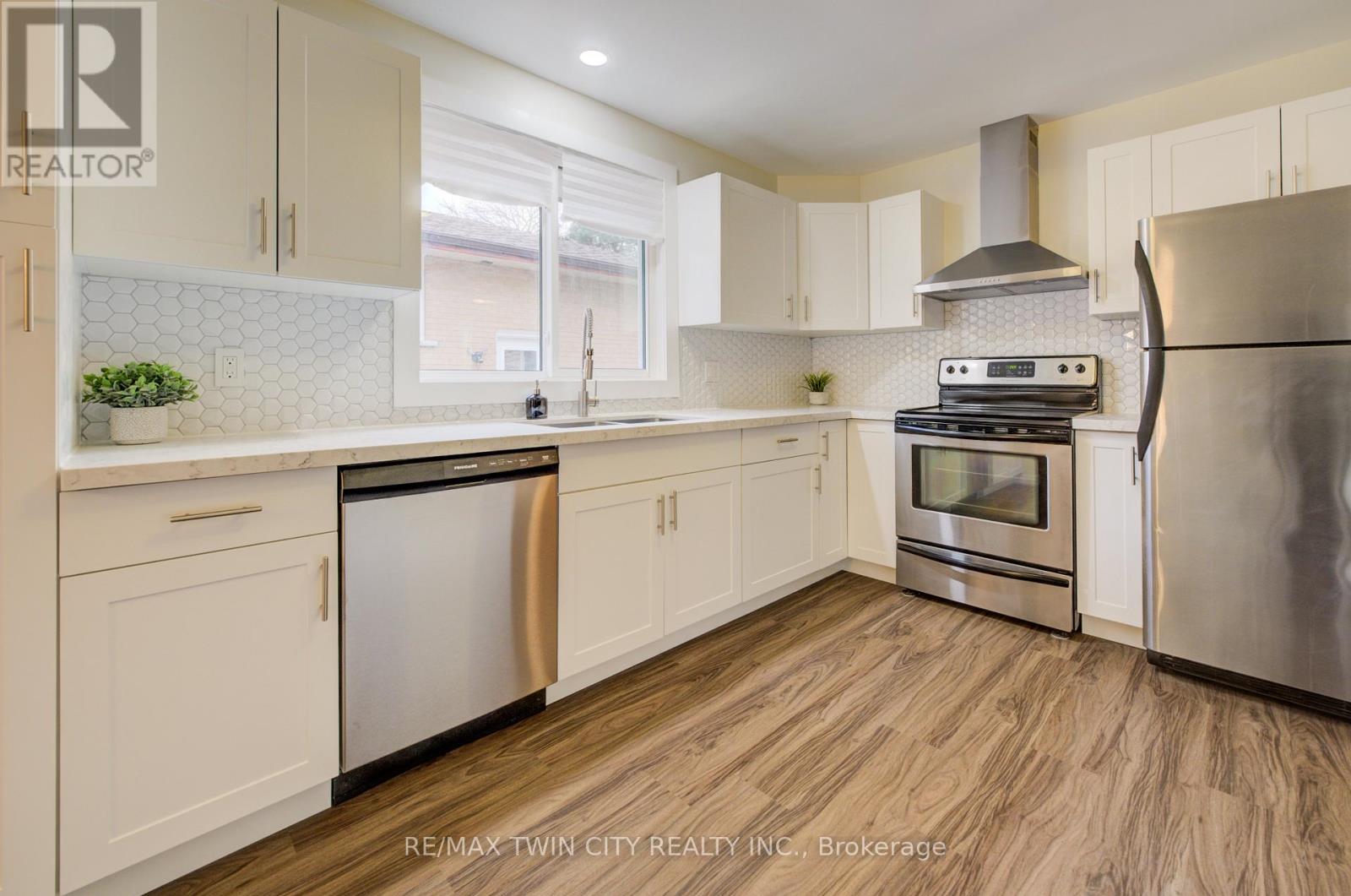 48 Mark Crescent, Cambridge, Ontario  N1S 4A3 - Photo 12 - X12579684