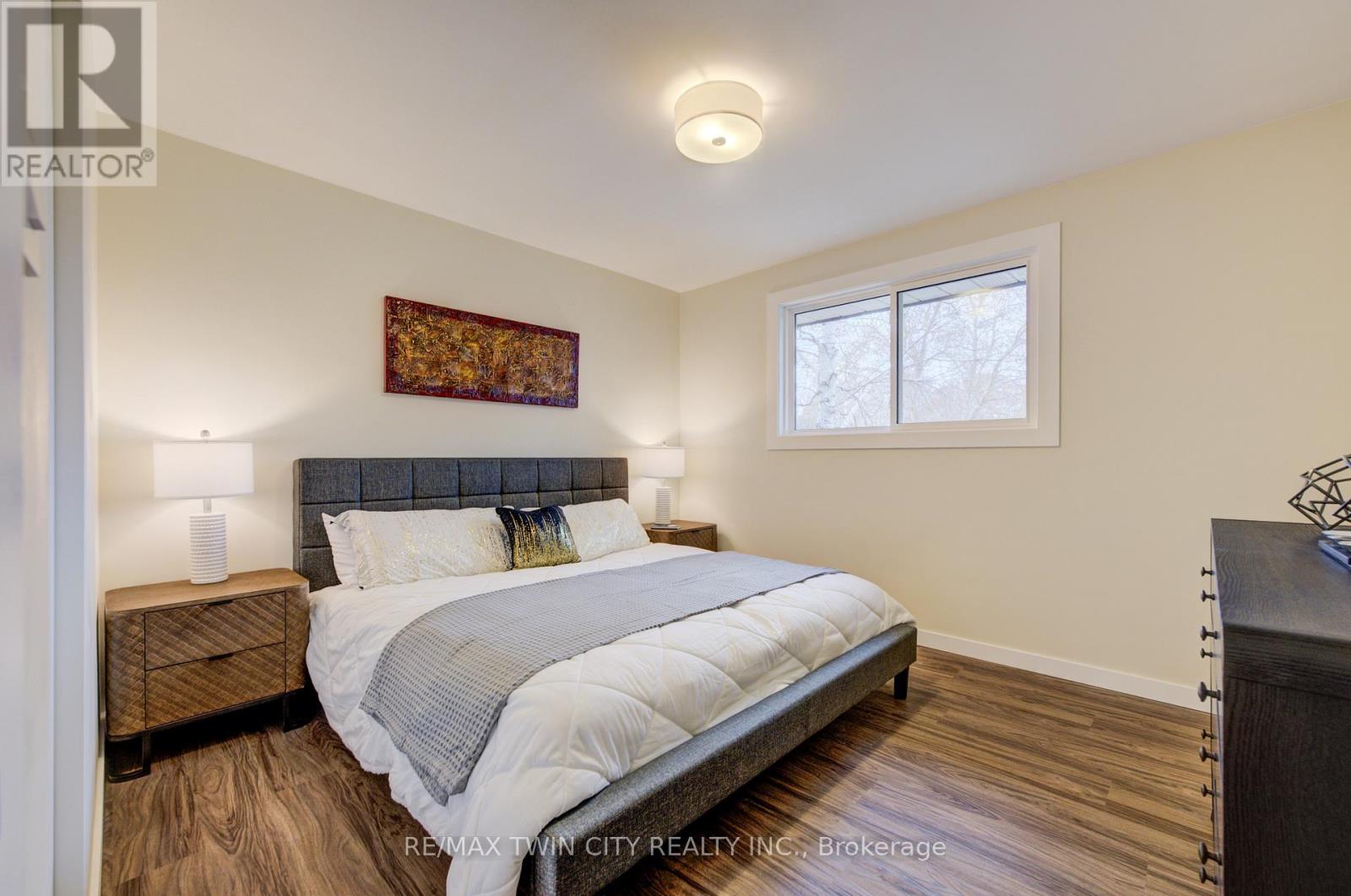 48 Mark Crescent, Cambridge, Ontario  N1S 4A3 - Photo 15 - X12579684