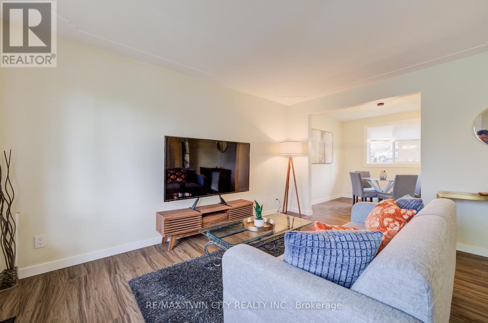 48 Mark Crescent, Cambridge, Ontario  N1S 4A3 - Photo 8 - X12579684