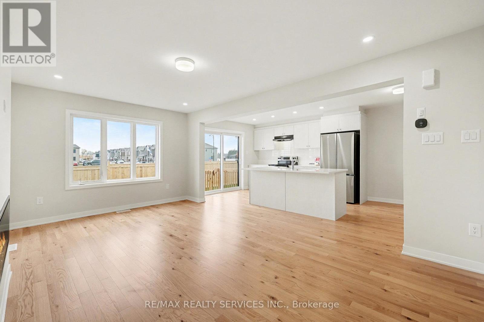 124 Tonic Crescent, Ottawa, Ontario  K2K 1X7 - Photo 11 - X12579702