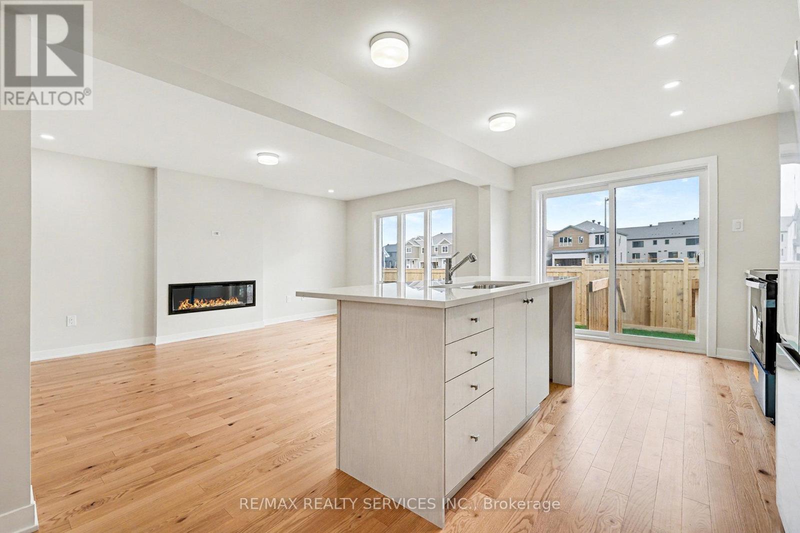 124 Tonic Crescent, Ottawa, Ontario  K2K 1X7 - Photo 12 - X12579702