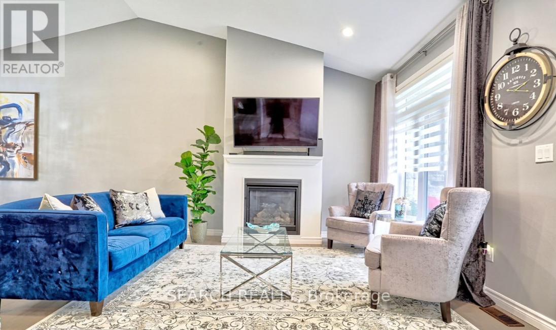 208 Summerset Place, Chatham-Kent, Ontario  N7L 0G4 - Photo 2 - X12579712