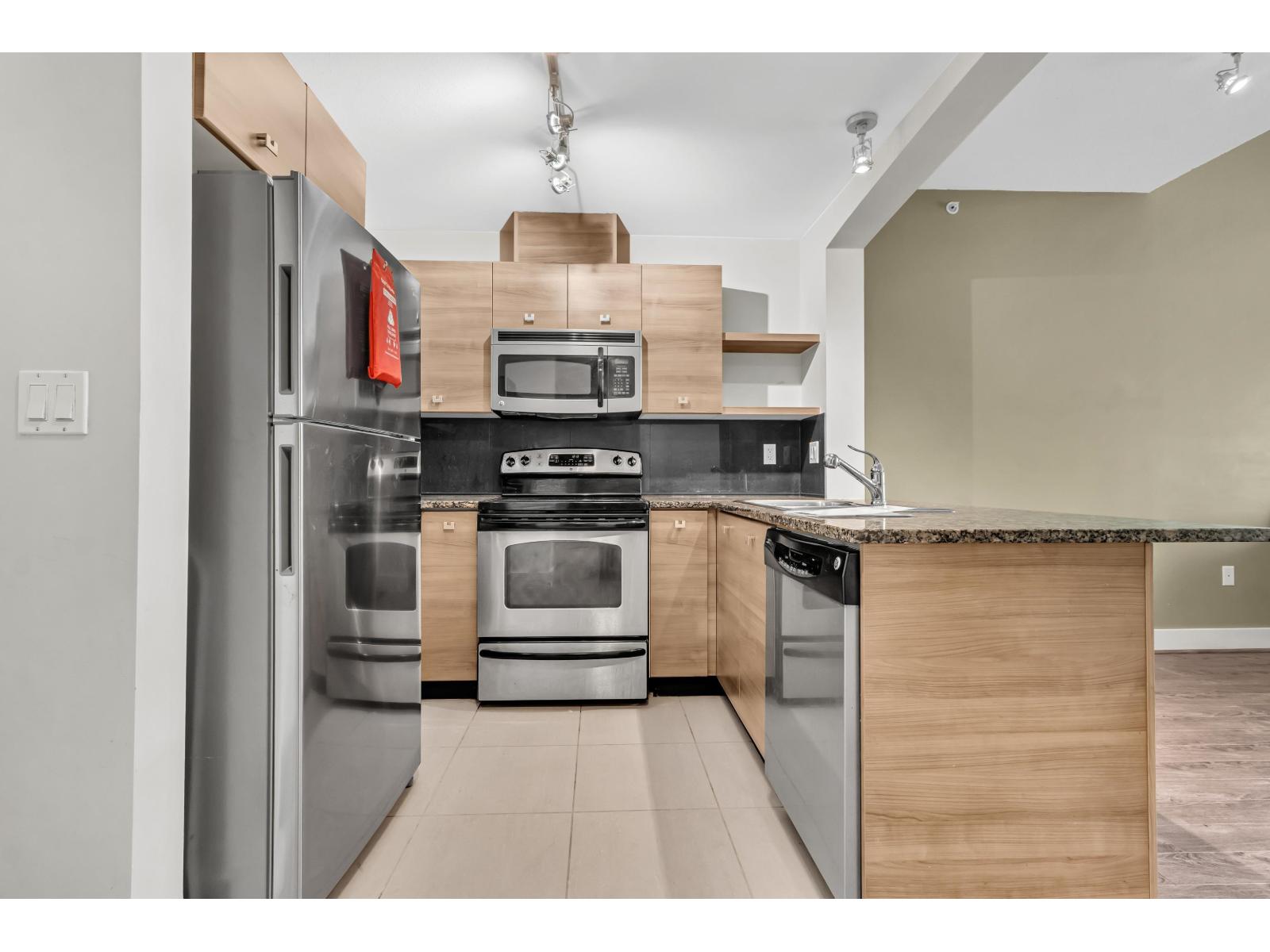 419 6688 120th Street, Surrey, British Columbia  V3W 1T8 - Photo 3 - R3070091