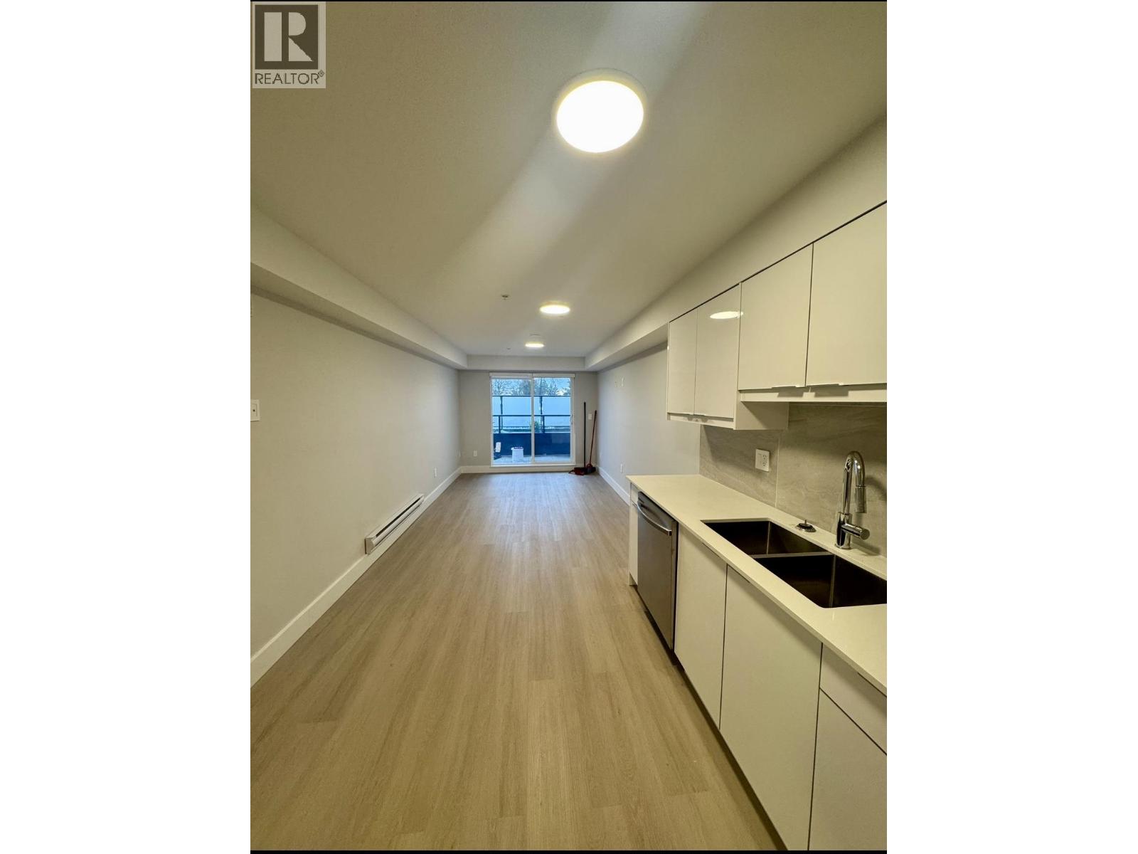 204 3050 Kingsway, Vancouver, British Columbia  V5R 5J7 - Photo 8 - R3068192