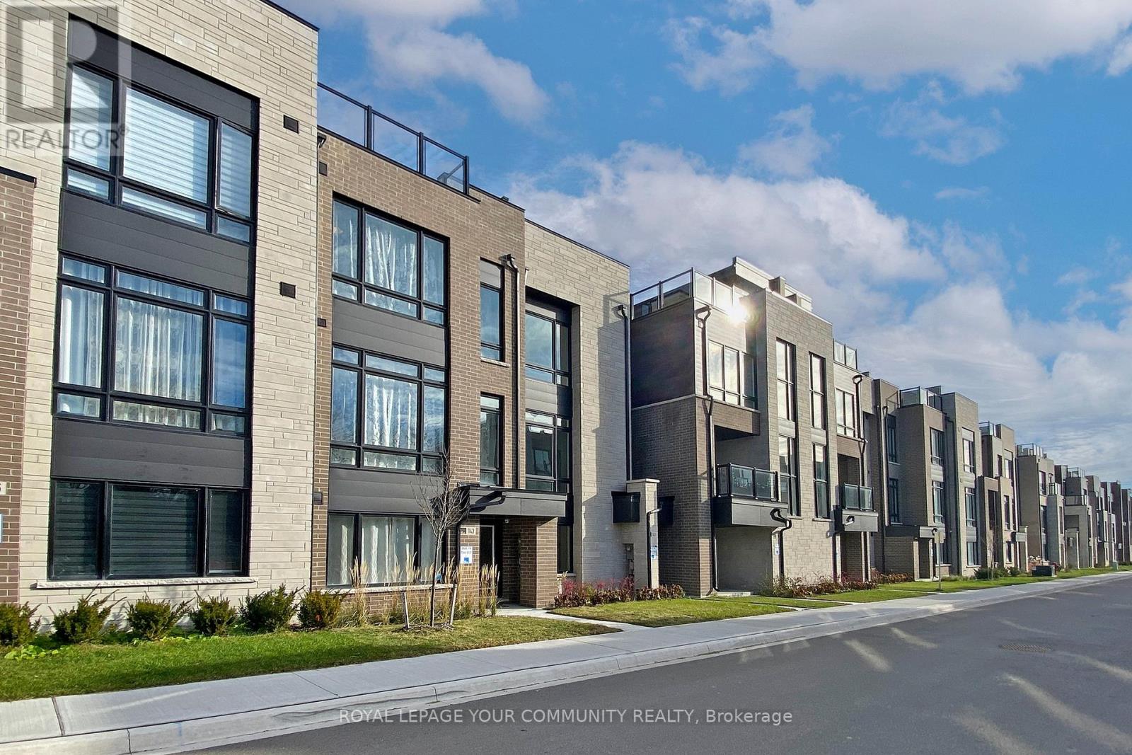 143 Credit Lane, Richmond Hill, Ontario L4E 1G9 - Photo 2 - N12579780