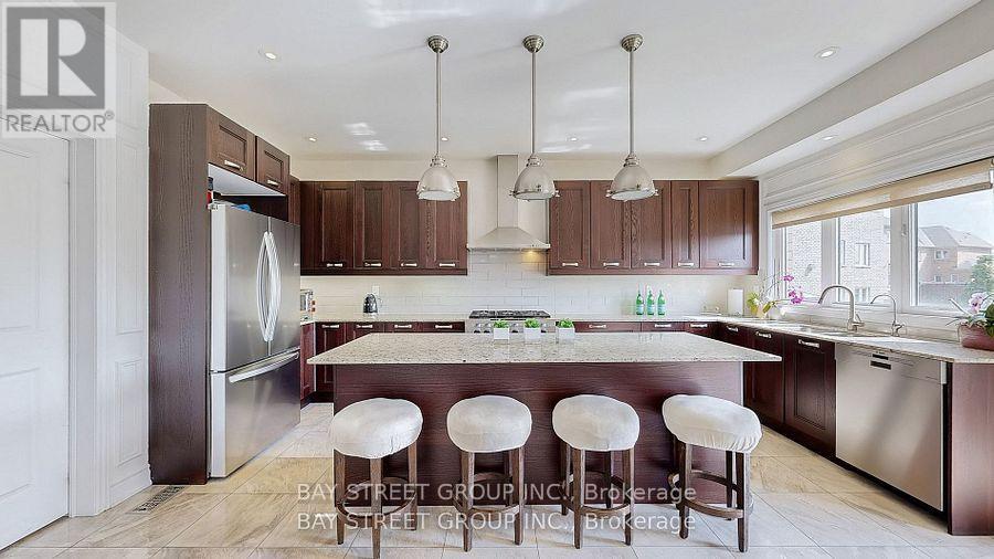 71 Manor Glen Crescent, East Gwillimbury (Mt Albert), Ontario  L0G 1M0 - Photo 10 - N12579838