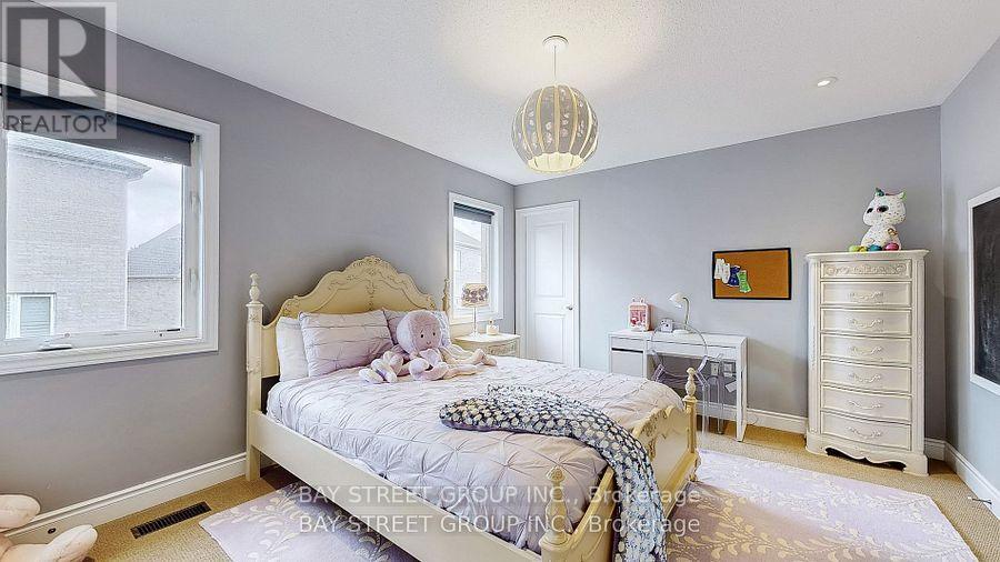 71 Manor Glen Crescent, East Gwillimbury (Mt Albert), Ontario  L0G 1M0 - Photo 20 - N12579838