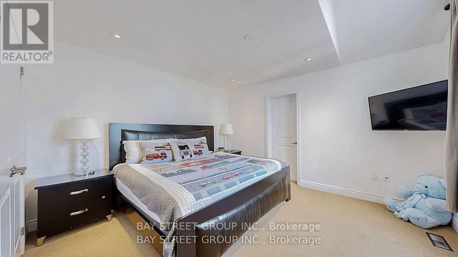 71 Manor Glen Crescent, East Gwillimbury (Mt Albert), Ontario  L0G 1M0 - Photo 23 - N12579838