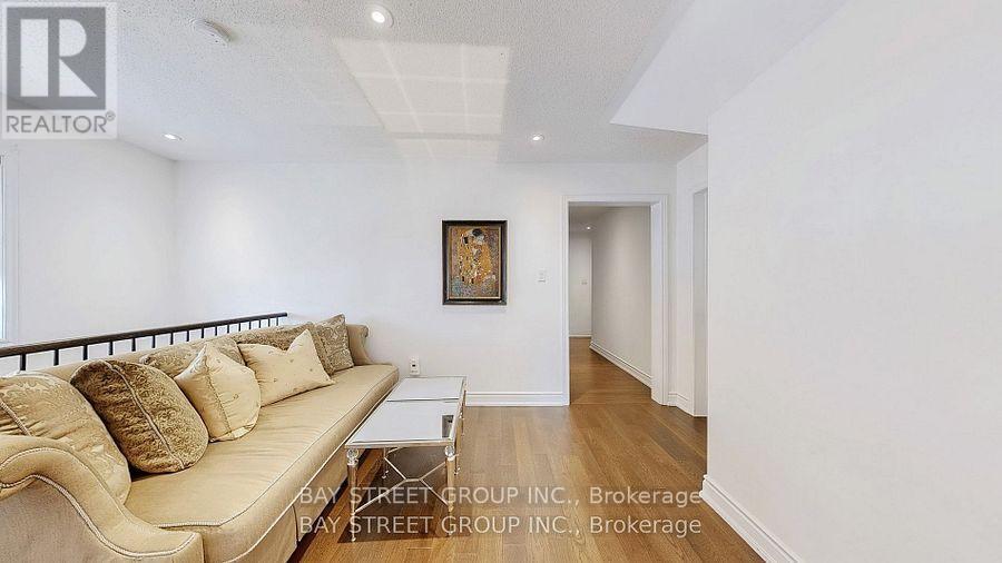 71 Manor Glen Crescent, East Gwillimbury (Mt Albert), Ontario  L0G 1M0 - Photo 27 - N12579838