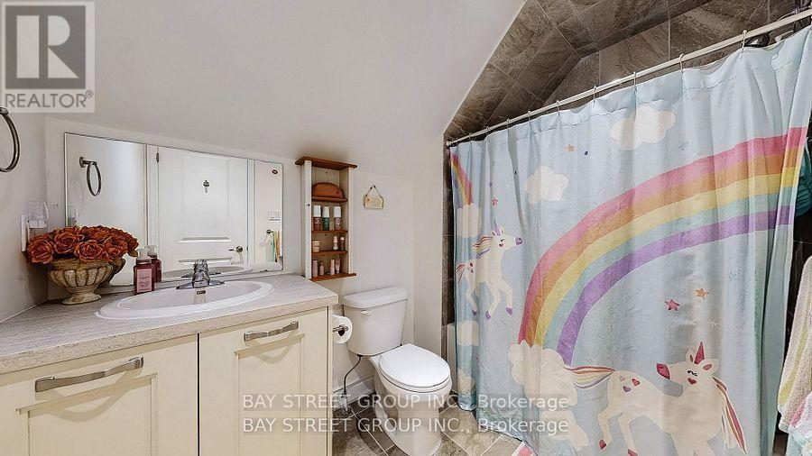 71 Manor Glen Crescent, East Gwillimbury (Mt Albert), Ontario  L0G 1M0 - Photo 30 - N12579838