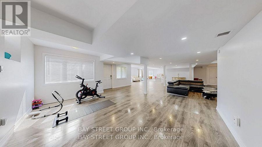 71 Manor Glen Crescent, East Gwillimbury (Mt Albert), Ontario  L0G 1M0 - Photo 32 - N12579838