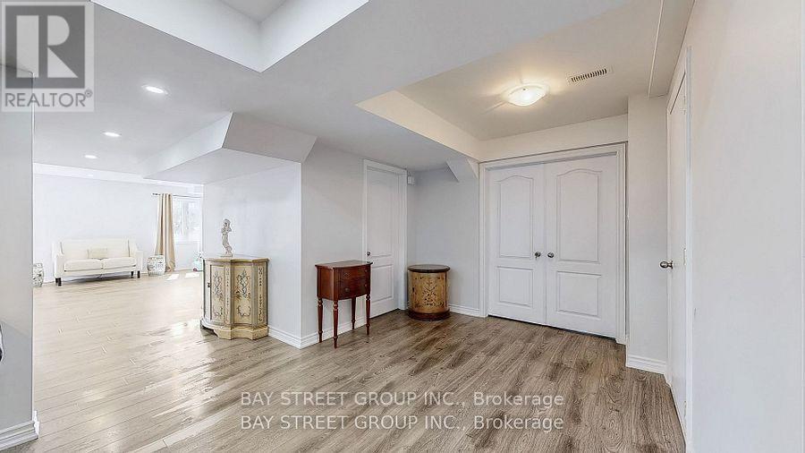 71 Manor Glen Crescent, East Gwillimbury (Mt Albert), Ontario  L0G 1M0 - Photo 38 - N12579838