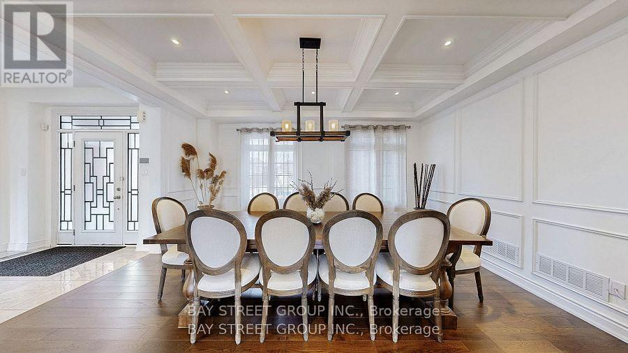 71 Manor Glen Crescent, East Gwillimbury (Mt Albert), Ontario  L0G 1M0 - Photo 5 - N12579838