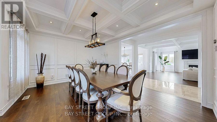 71 Manor Glen Crescent, East Gwillimbury (Mt Albert), Ontario  L0G 1M0 - Photo 6 - N12579838