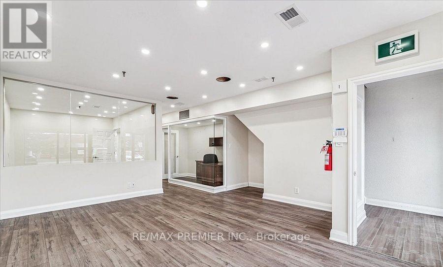 20 - 80 Carlauren Road N, Vaughan, Ontario  L4L 7S5 - Photo 4 - N12579840