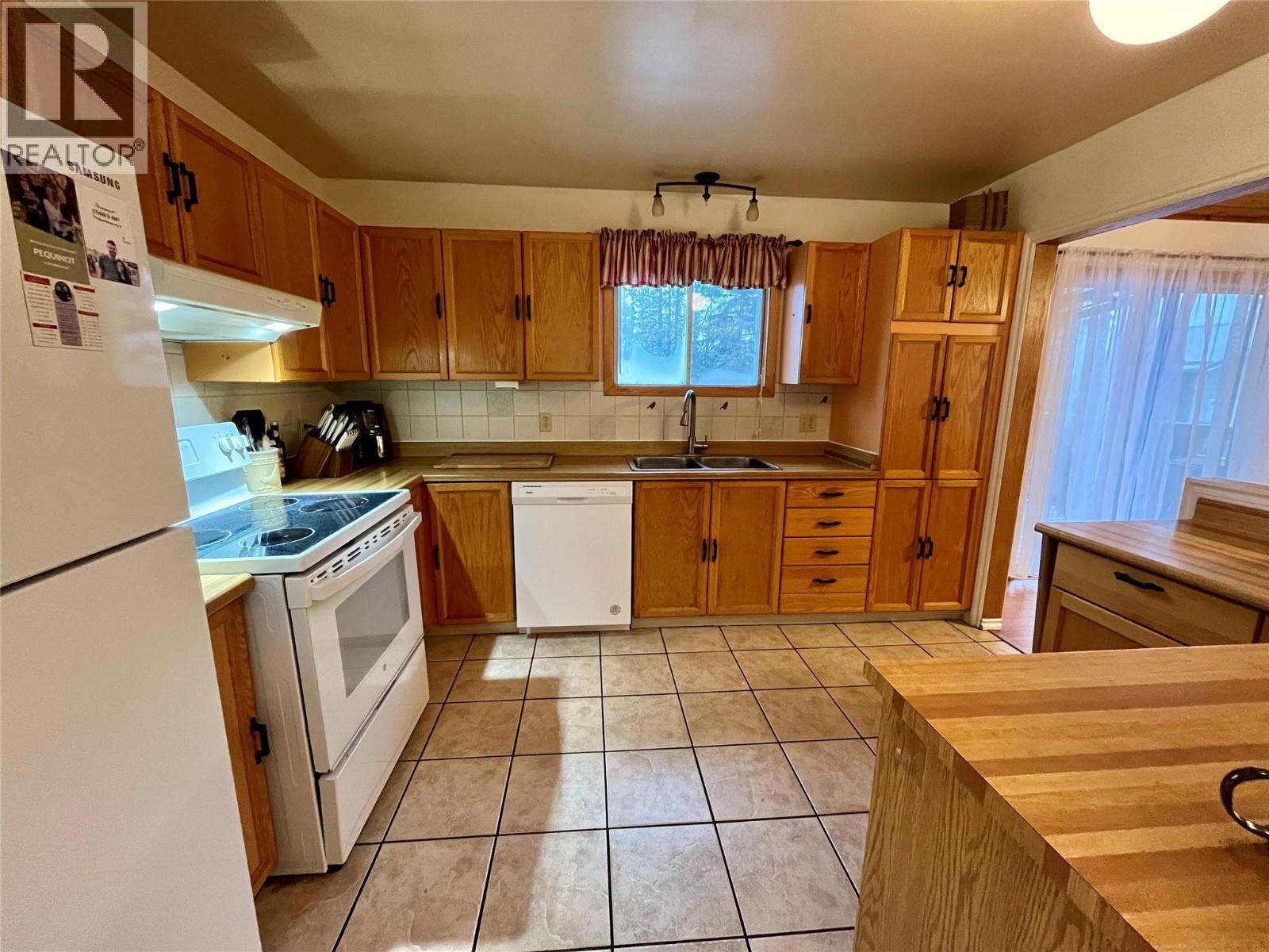 128 Ash Crescent, Tumbler Ridge, British Columbia  V0C 2W0 - Photo 5 - 10369985