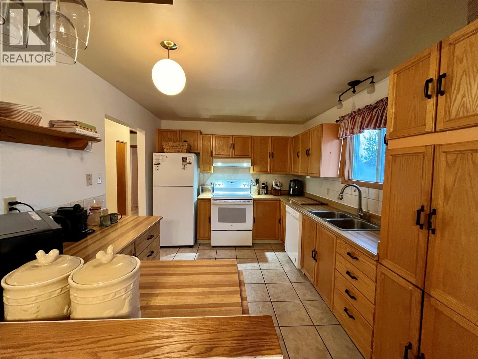 128 Ash Crescent, Tumbler Ridge, British Columbia  V0C 2W0 - Photo 6 - 10369985