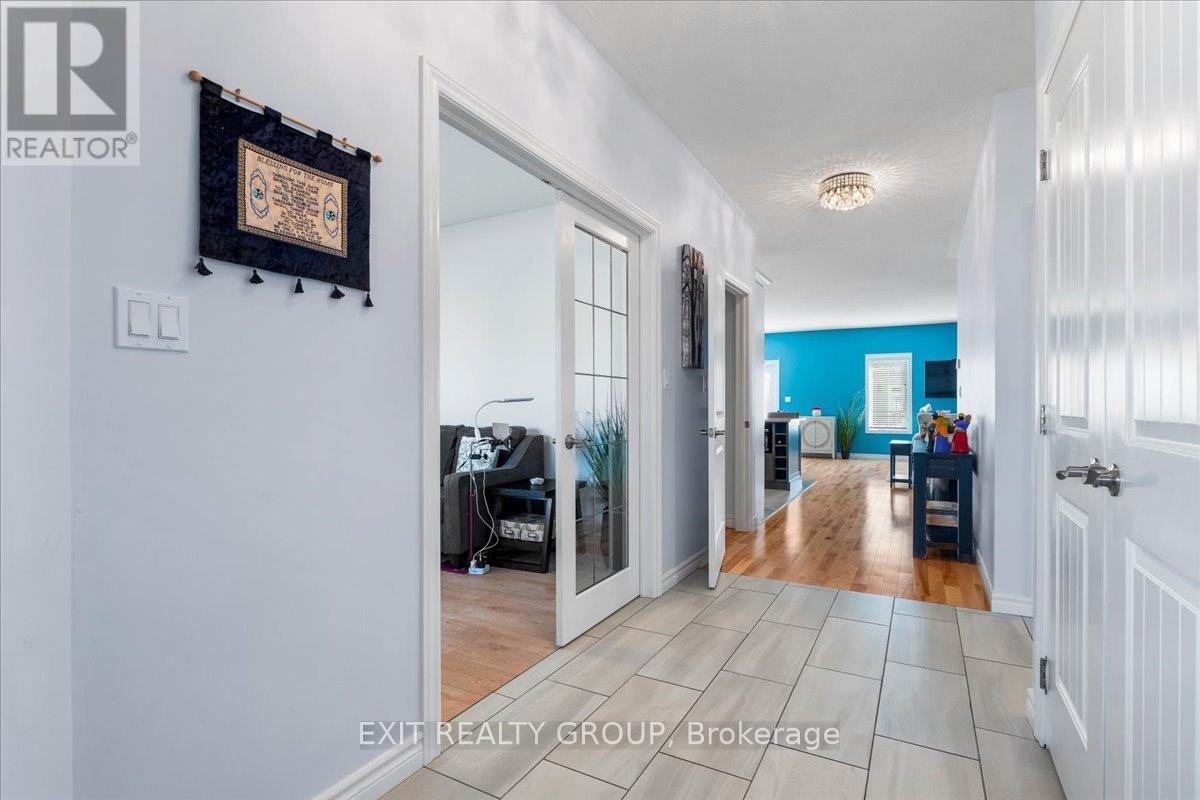 18 Gilbert Crescent, Prince Edward County, Ontario  K0K 3L0 - Photo 6 - X12579894