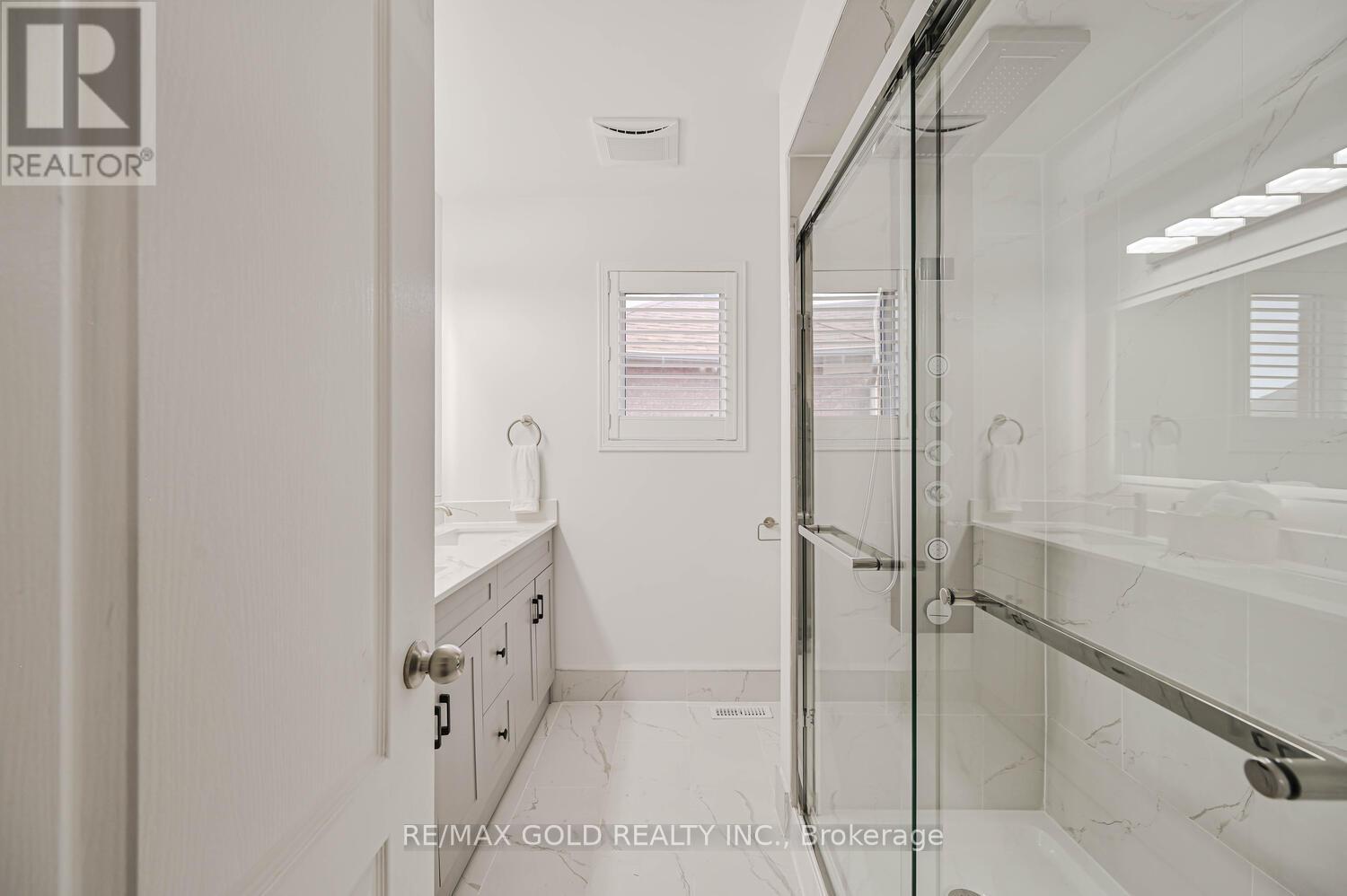 51 Jack Rabbit Crescent, Brampton, Ontario L6R 2E4 - Photo 34 - W12570028