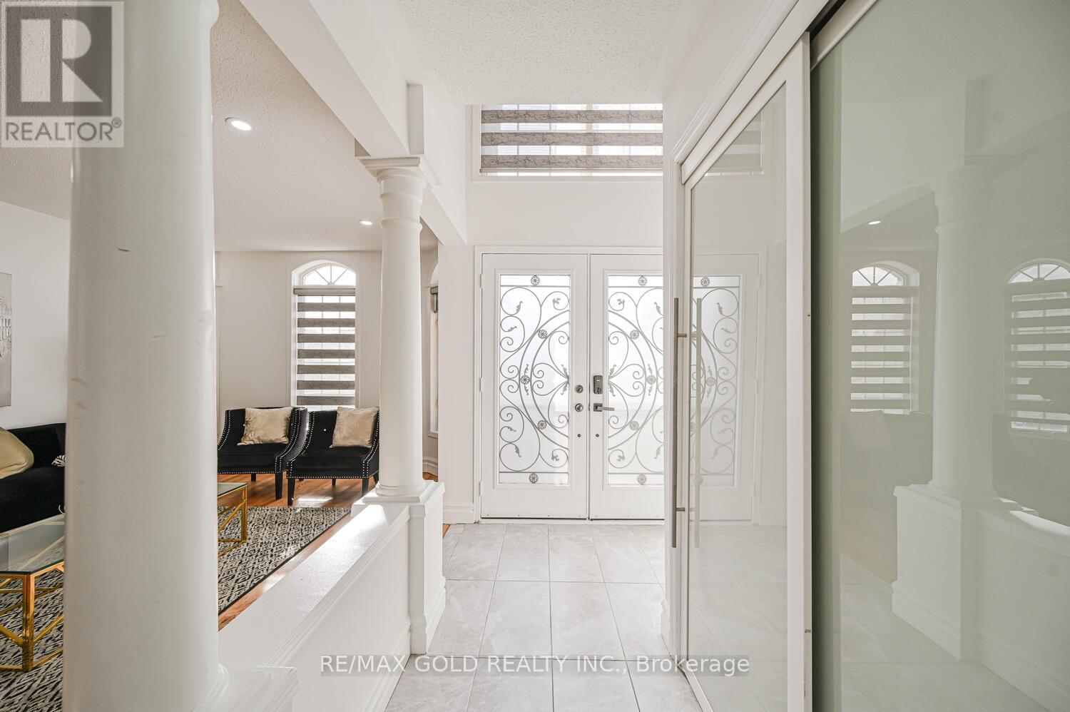 51 Jack Rabbit Crescent, Brampton, Ontario L6R 2E4 - Photo 6 - W12570028