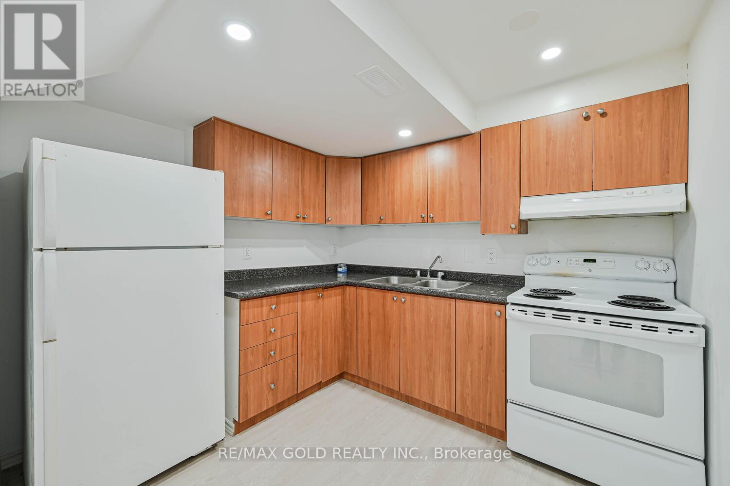 51 Jack Rabbit Crescent, Brampton, Ontario L6R 2E4 - Photo 39 - W12570028