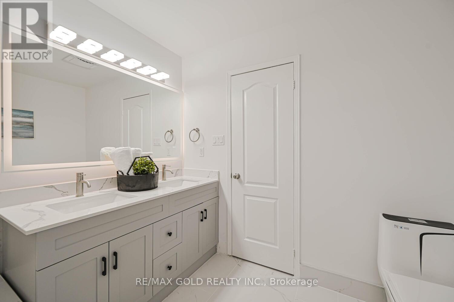 51 Jack Rabbit Crescent, Brampton, Ontario L6R 2E4 - Photo 29 - W12570028