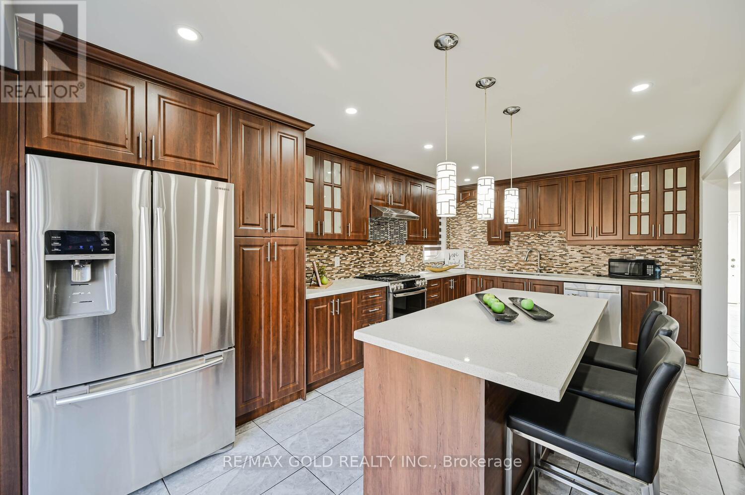 51 Jack Rabbit Crescent, Brampton, Ontario L6R 2E4 - Photo 19 - W12570028