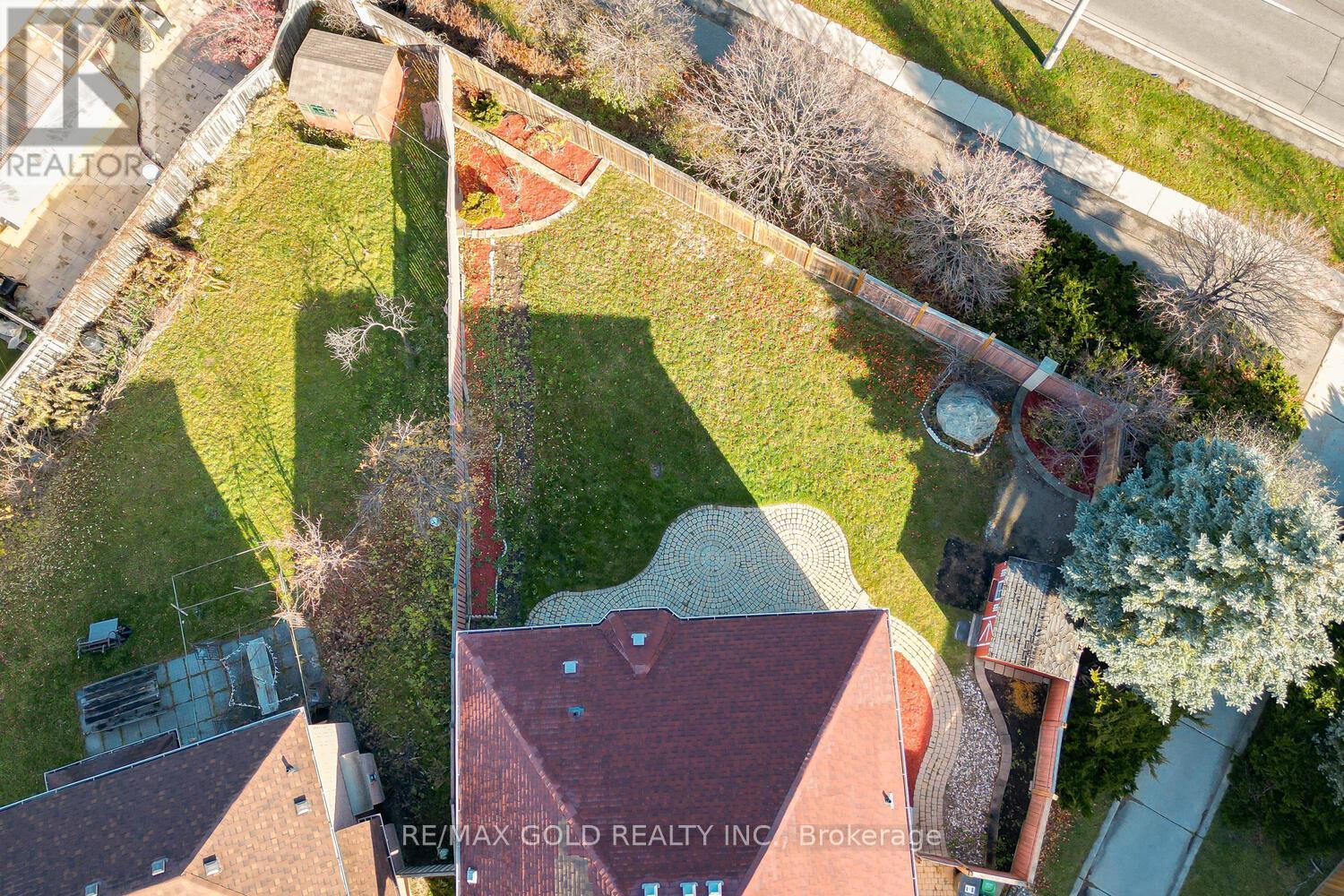 51 Jack Rabbit Crescent, Brampton, Ontario L6R 2E4 - Photo 4 - W12570028