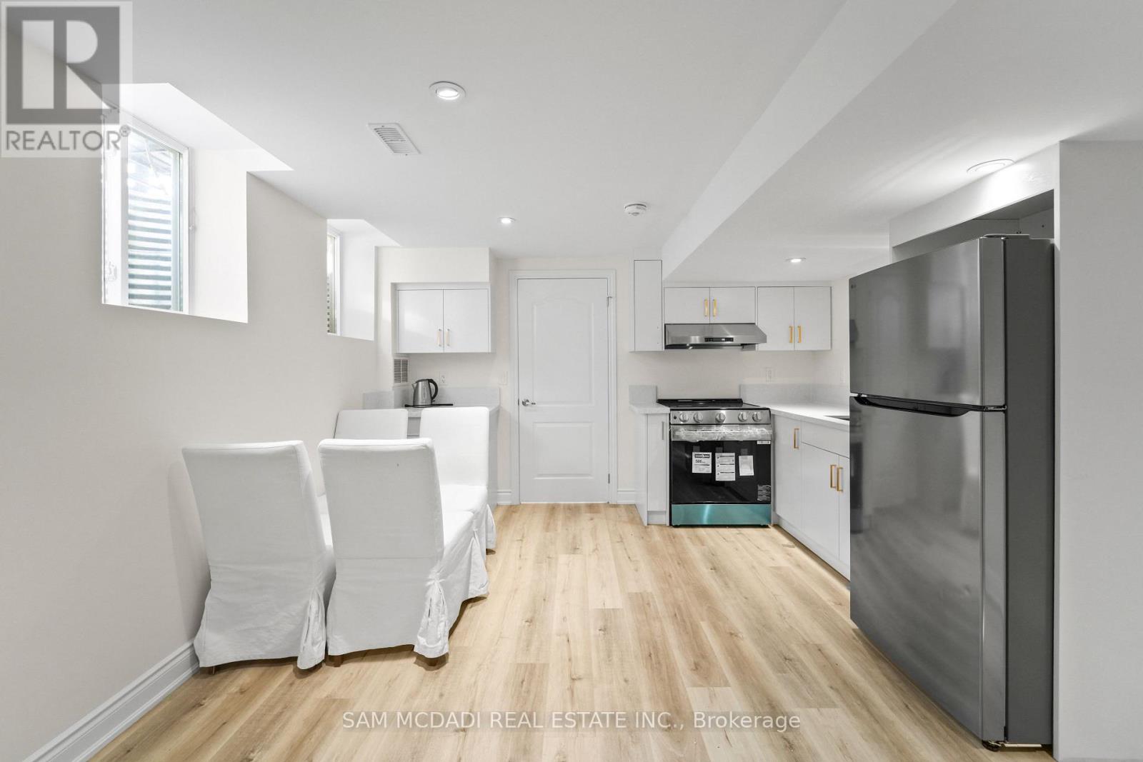 904 Somerville Terrace, Milton, Ontario  L9T 5T9 - Photo 3 - W12579760