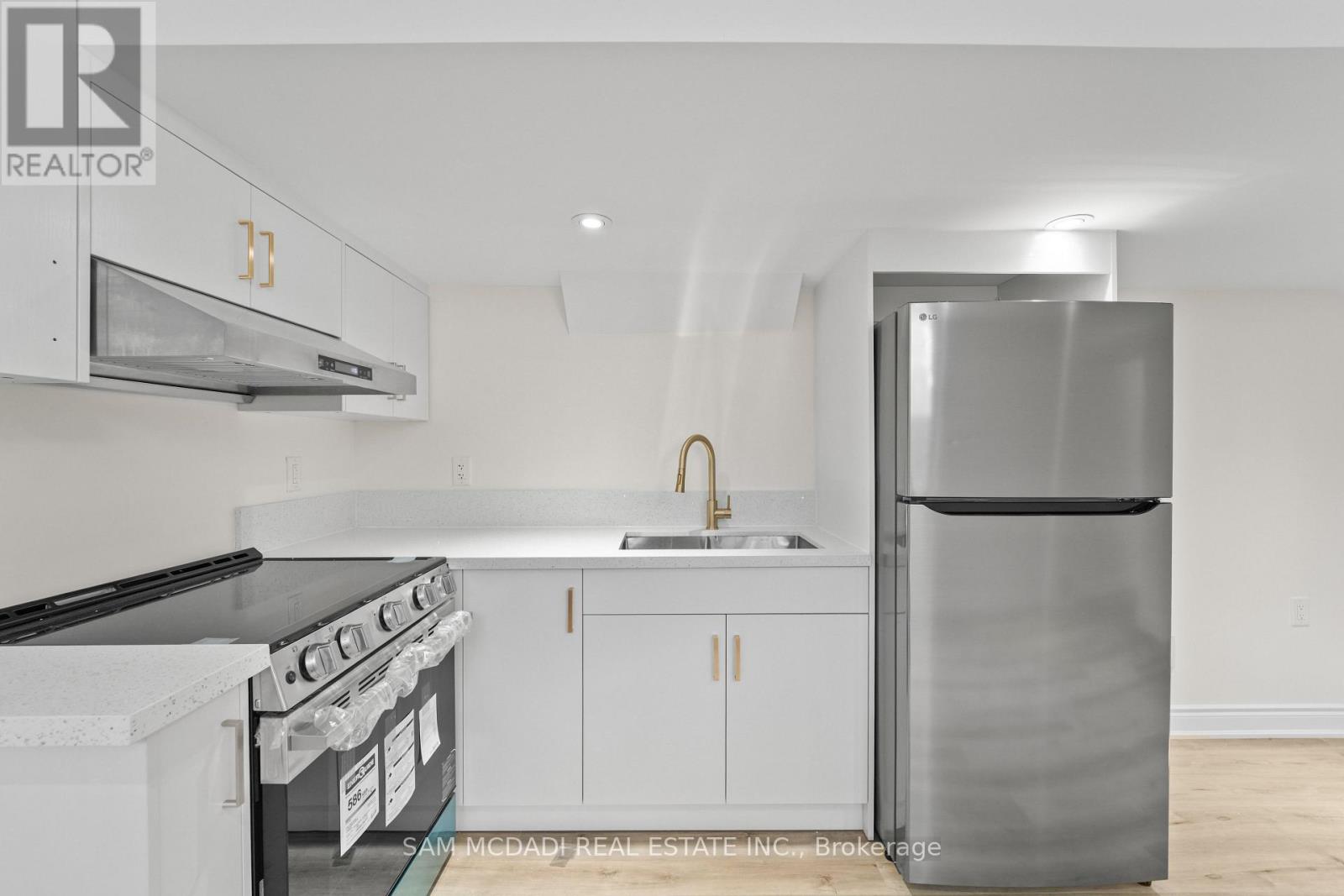 904 Somerville Terrace, Milton, Ontario  L9T 5T9 - Photo 5 - W12579760