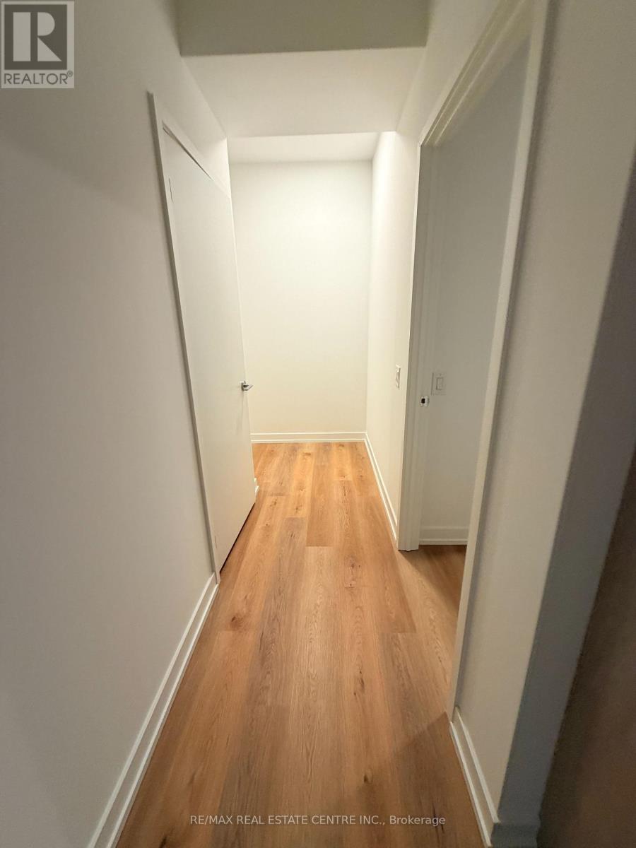 2308 - 395 Square One Drive, Mississauga, Ontario  L5B 0P6 - Photo 12 - W12579828