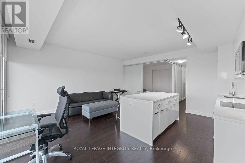 1908 - 111 Champagne Avenue S, Ottawa, Ontario  K1S 5V3 - Photo 13 - X12579864