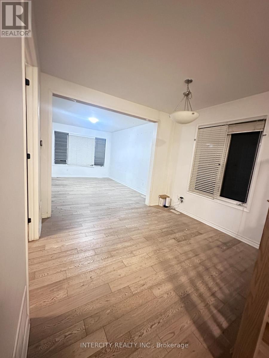 181 Forestwalk Street, Kitchener, Ontario  N2E 3Y2 - Photo 3 - X12579832