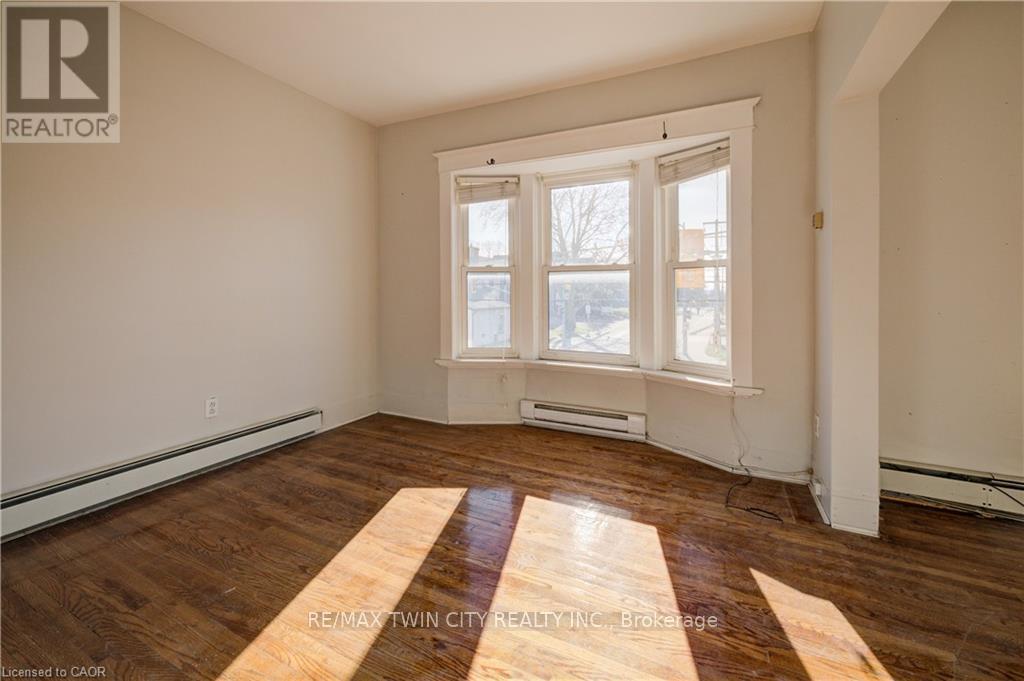 698 King Street W, Kitchener, Ontario  N2G 1E2 - Photo 10 - X12579834