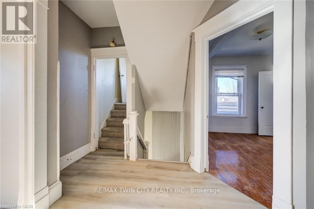 698 King Street W, Kitchener, Ontario  N2G 1E2 - Photo 4 - X12579834