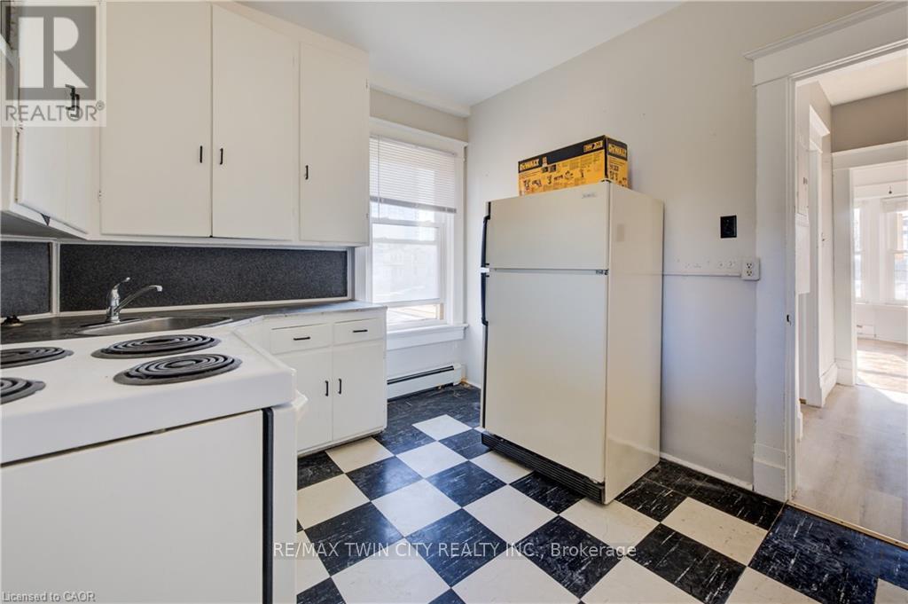 698 King Street W, Kitchener, Ontario  N2G 1E2 - Photo 8 - X12579834