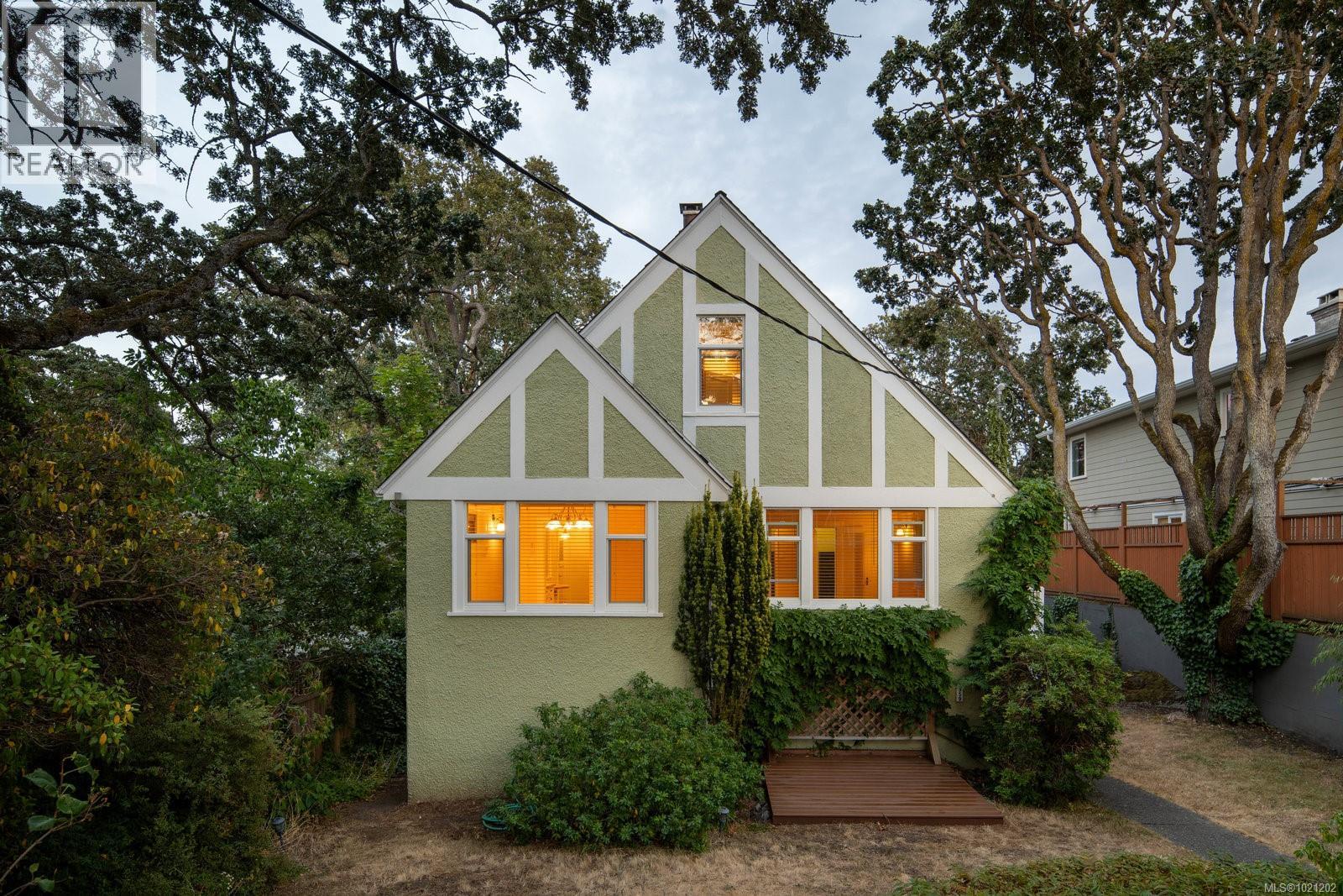 1959 Hampshire Rd, Oak Bay, British Columbia  V8R 5T9 - Photo 1 - 1021202