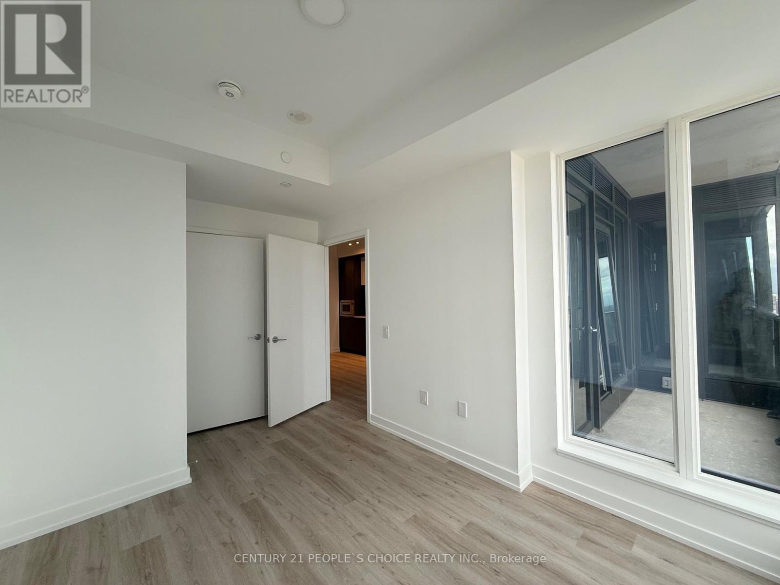 2512 - 395 Square One Drive, Mississauga, Ontario  L5B 0P6 - Photo 10 - W12576718