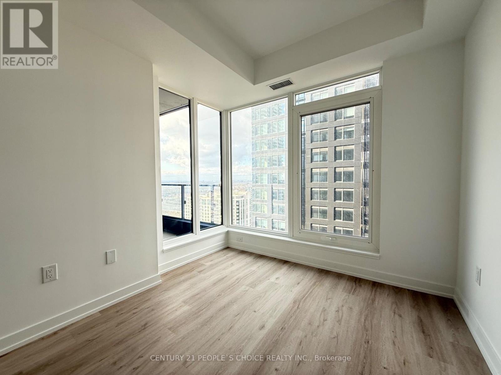 2512 - 395 Square One Drive, Mississauga, Ontario  L5B 0P6 - Photo 9 - W12576718