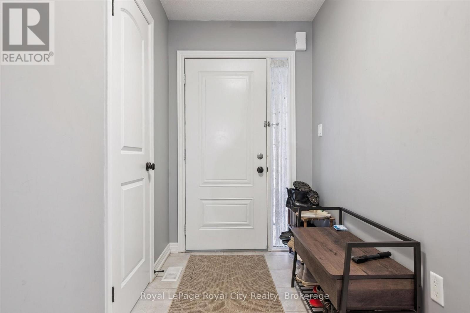 82 Couling Crescent, Guelph, Ontario  N1E 0J8 - Photo 3 - X12579950