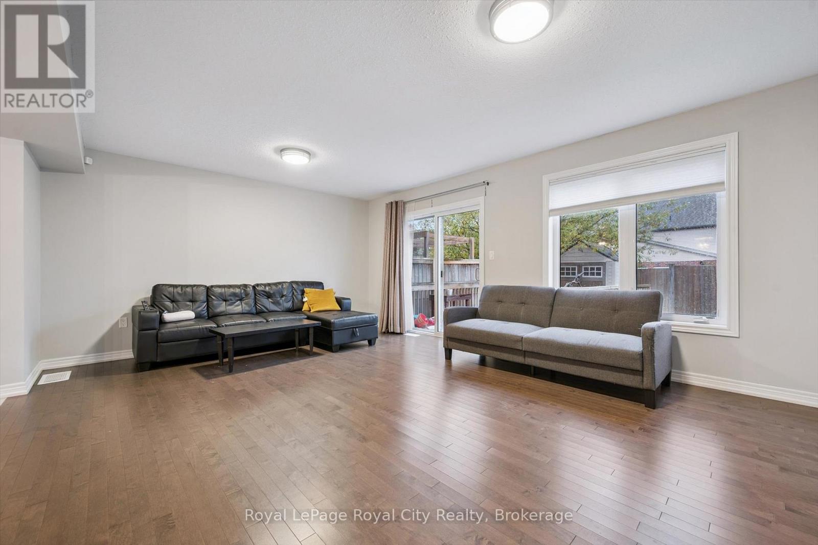 82 Couling Crescent, Guelph, Ontario  N1E 0J8 - Photo 5 - X12579950