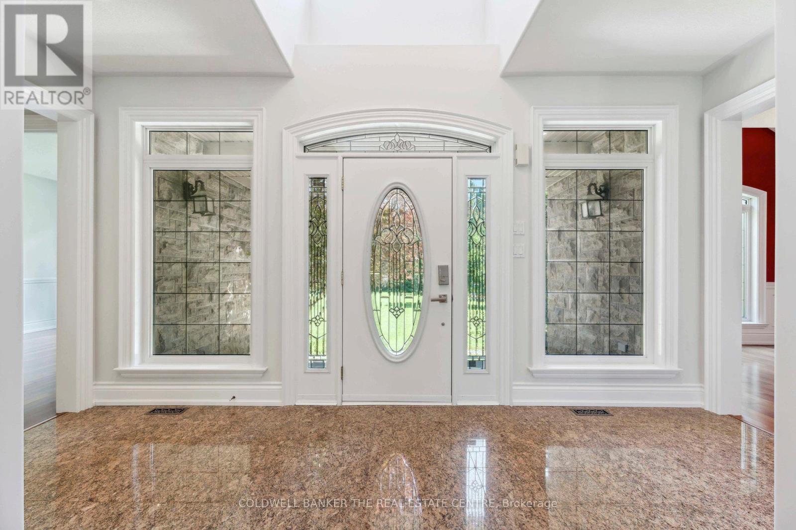 54 Pine Post Road, Georgina, Ontario  L0E 1P0 - Photo 8 - N12356438