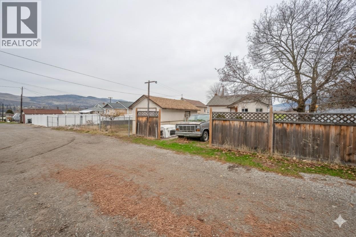 856 School Avenue, Oliver, British Columbia  V0H 1T6 - Photo 42 - 10370075