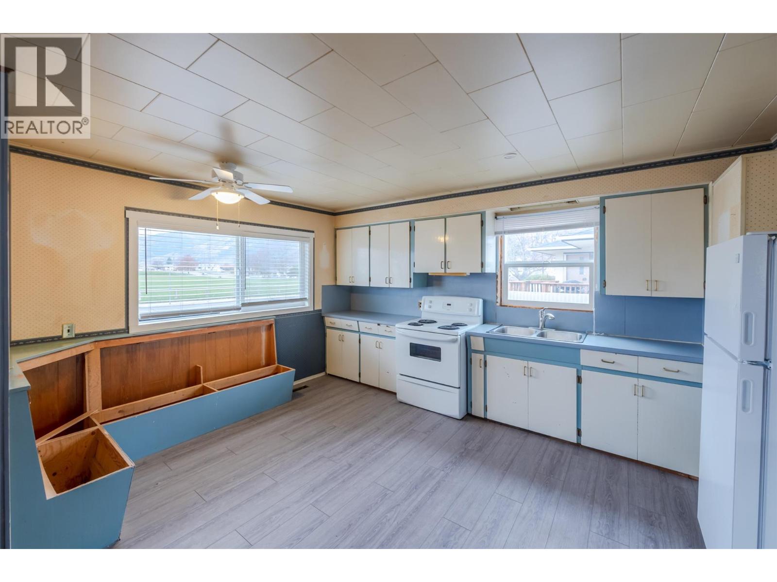 856 School Avenue, Oliver, British Columbia  V0H 1T6 - Photo 10 - 10370075