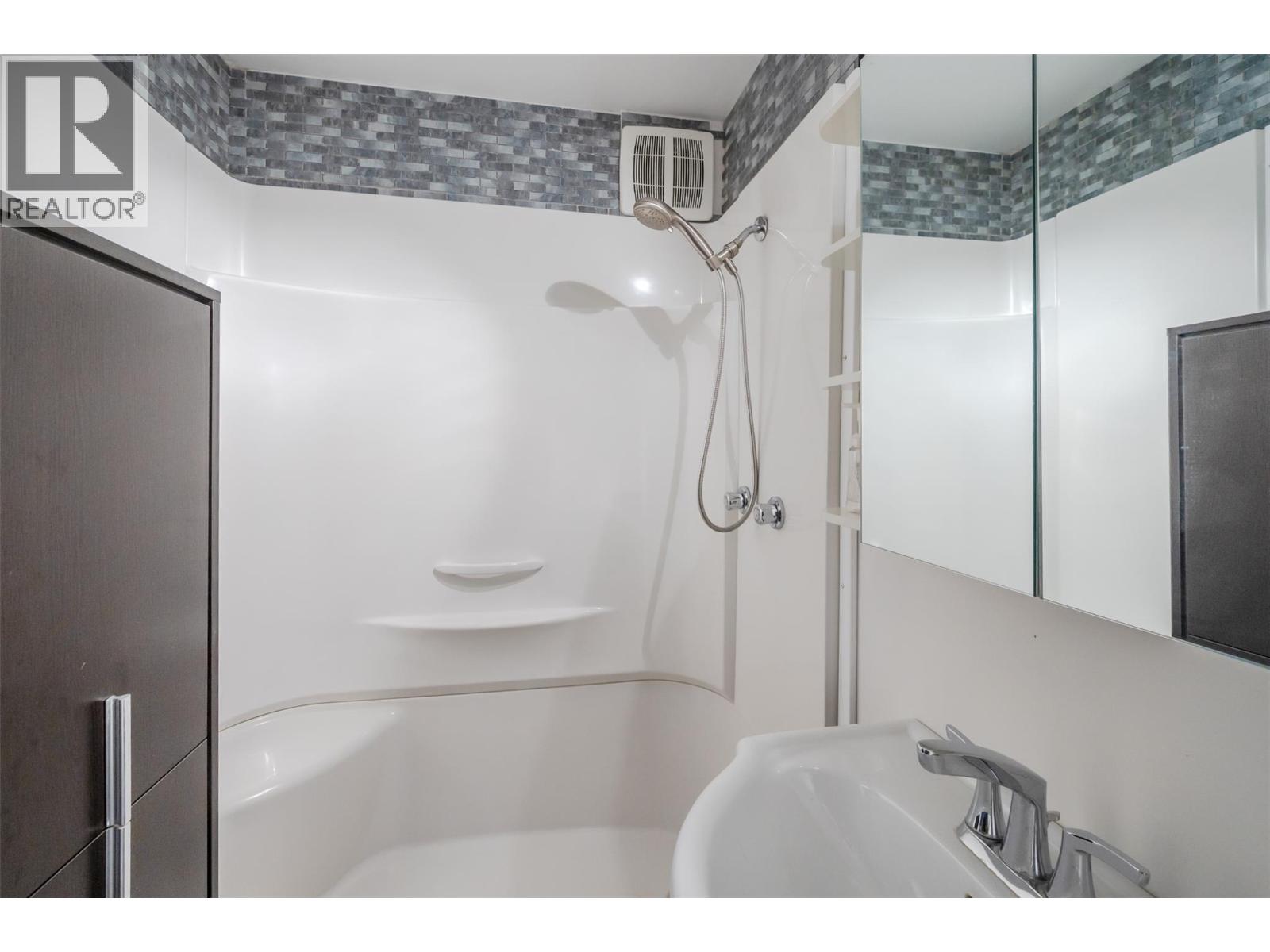 856 School Avenue, Oliver, British Columbia  V0H 1T6 - Photo 14 - 10370075