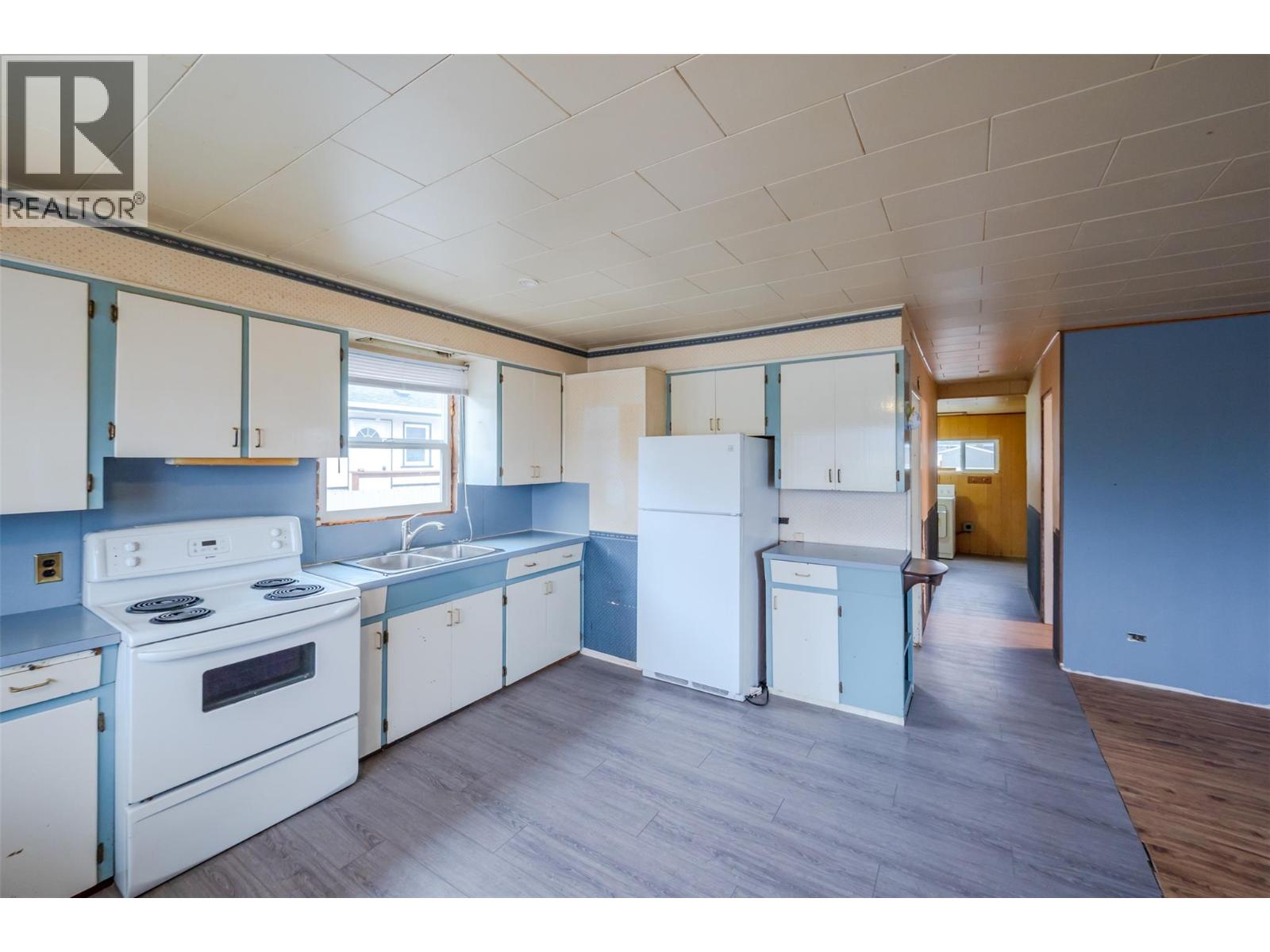 856 School Avenue, Oliver, British Columbia  V0H 1T6 - Photo 9 - 10370075