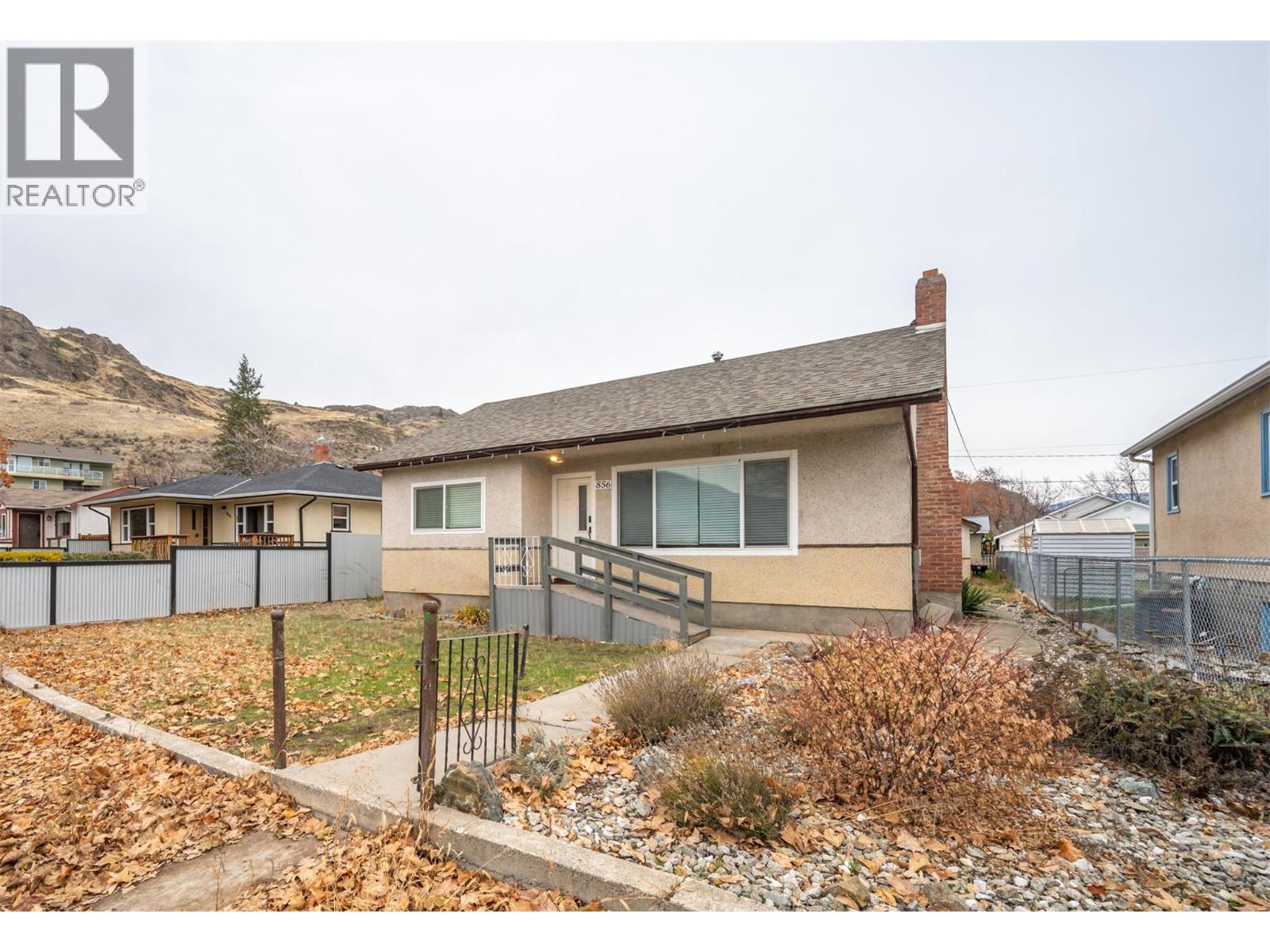 856 School Avenue, Oliver, British Columbia  V0H 1T6 - Photo 1 - 10370075