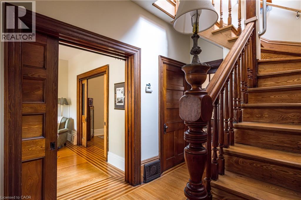 219 Charlton Avenue W, Hamilton, Ontario  L8P 2E3 - Photo 4 - 40790702