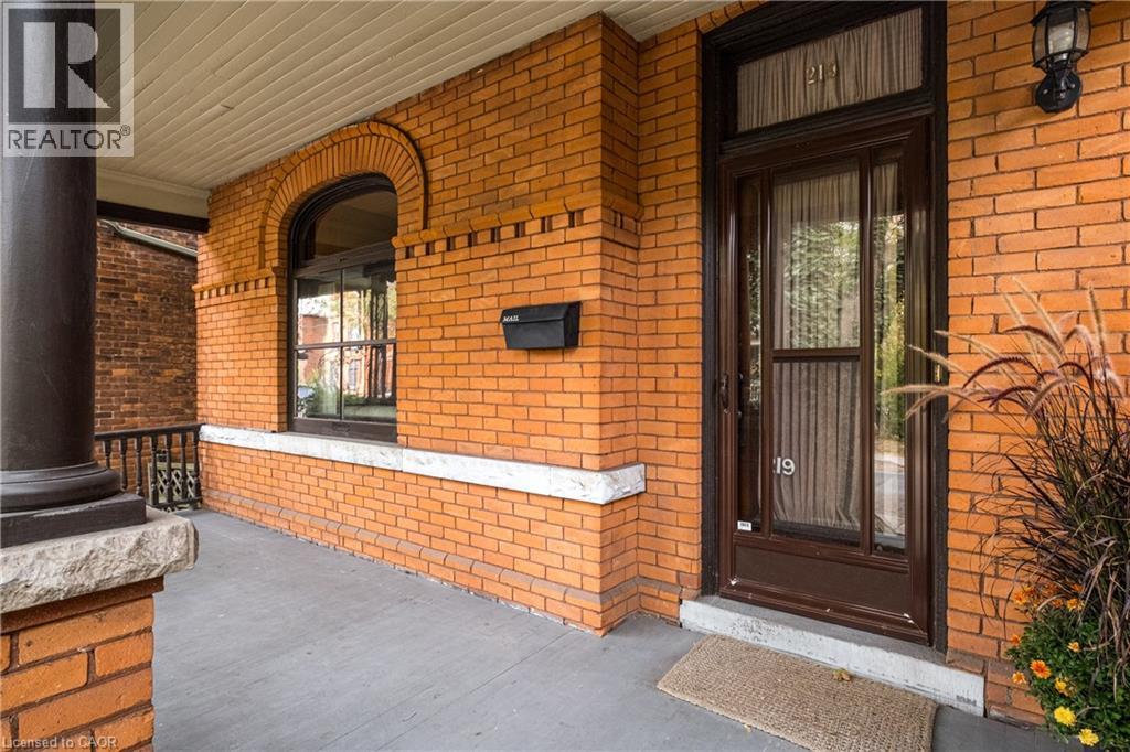 219 Charlton Avenue W, Hamilton, Ontario  L8P 2E3 - Photo 2 - 40790702