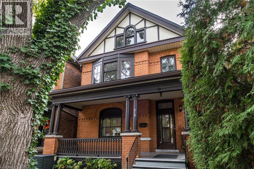 219 Charlton Avenue W, Hamilton, Ontario  L8P 2E3 - Photo 1 - 40790702